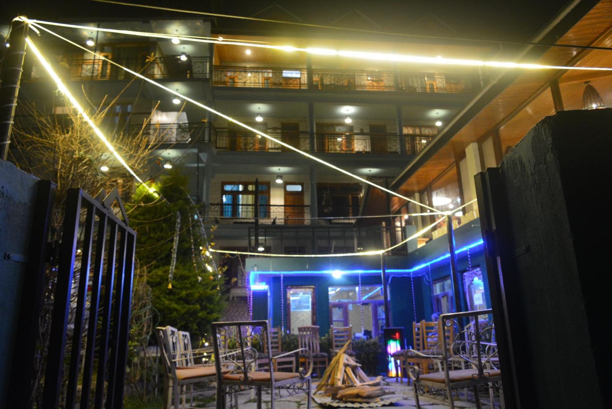 The Neelgiris Hotel Manāli Eksteriør billede