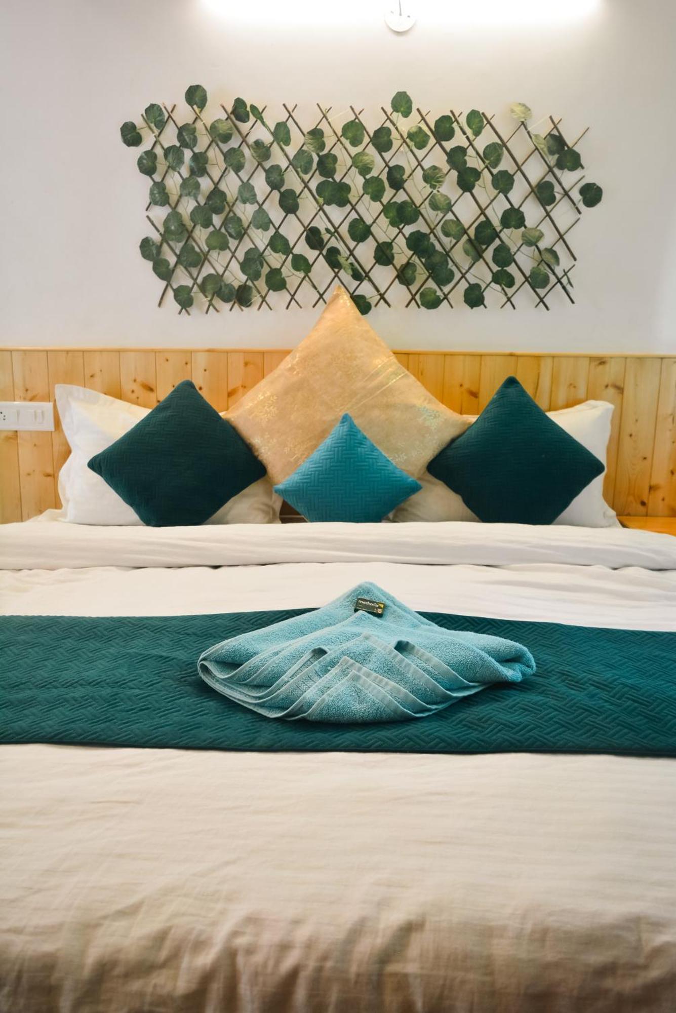 The Neelgiris Hotel Manāli Eksteriør billede