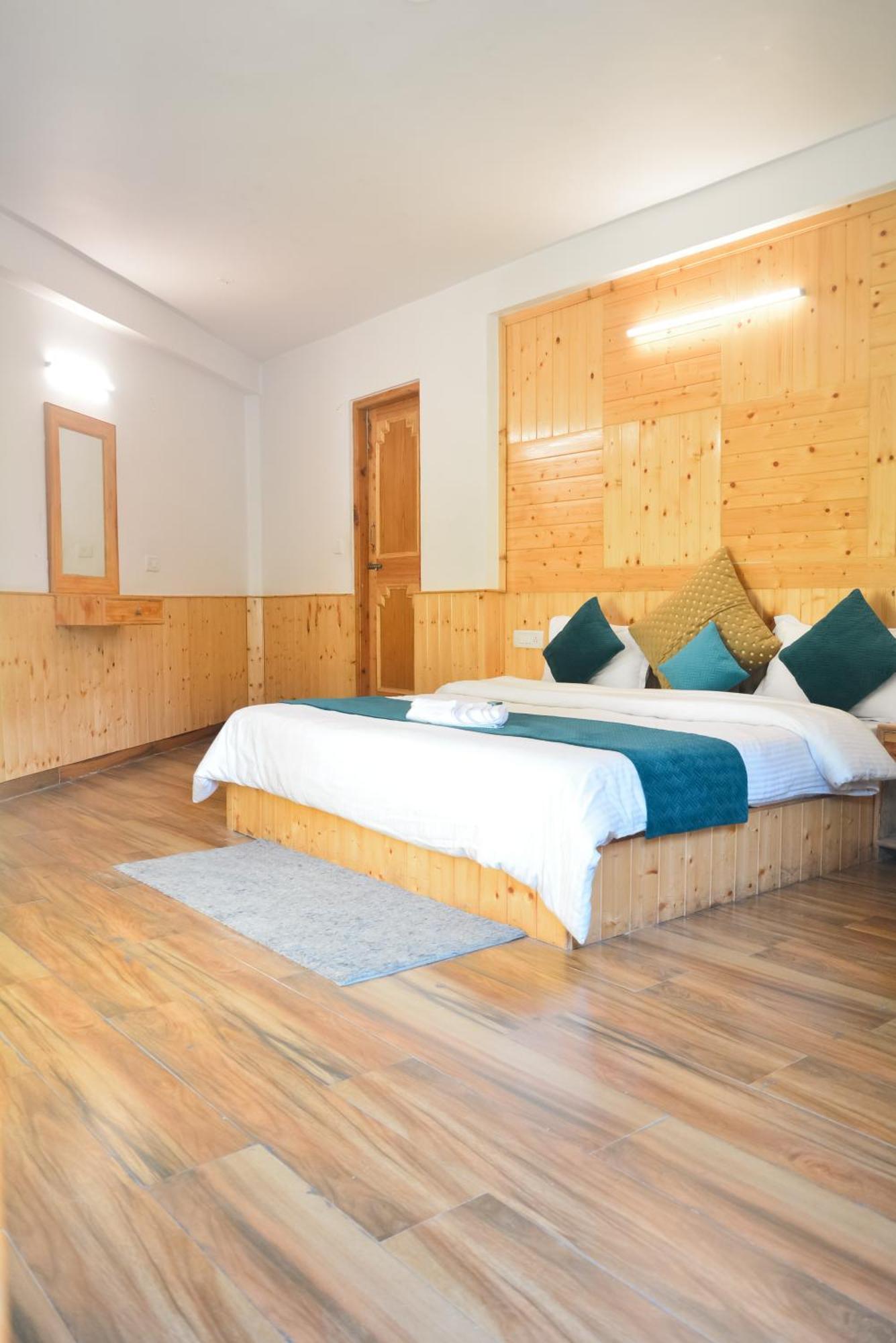 The Neelgiris Hotel Manāli Eksteriør billede