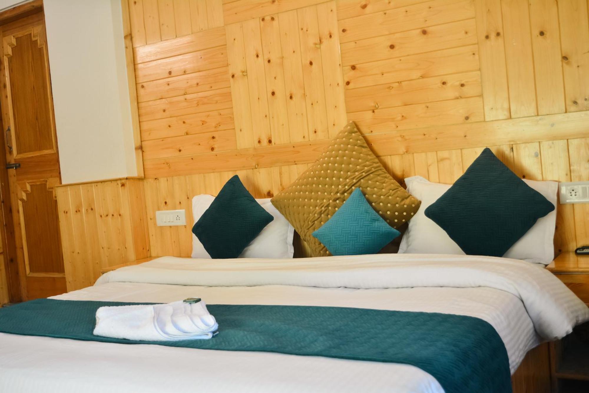 The Neelgiris Hotel Manāli Eksteriør billede