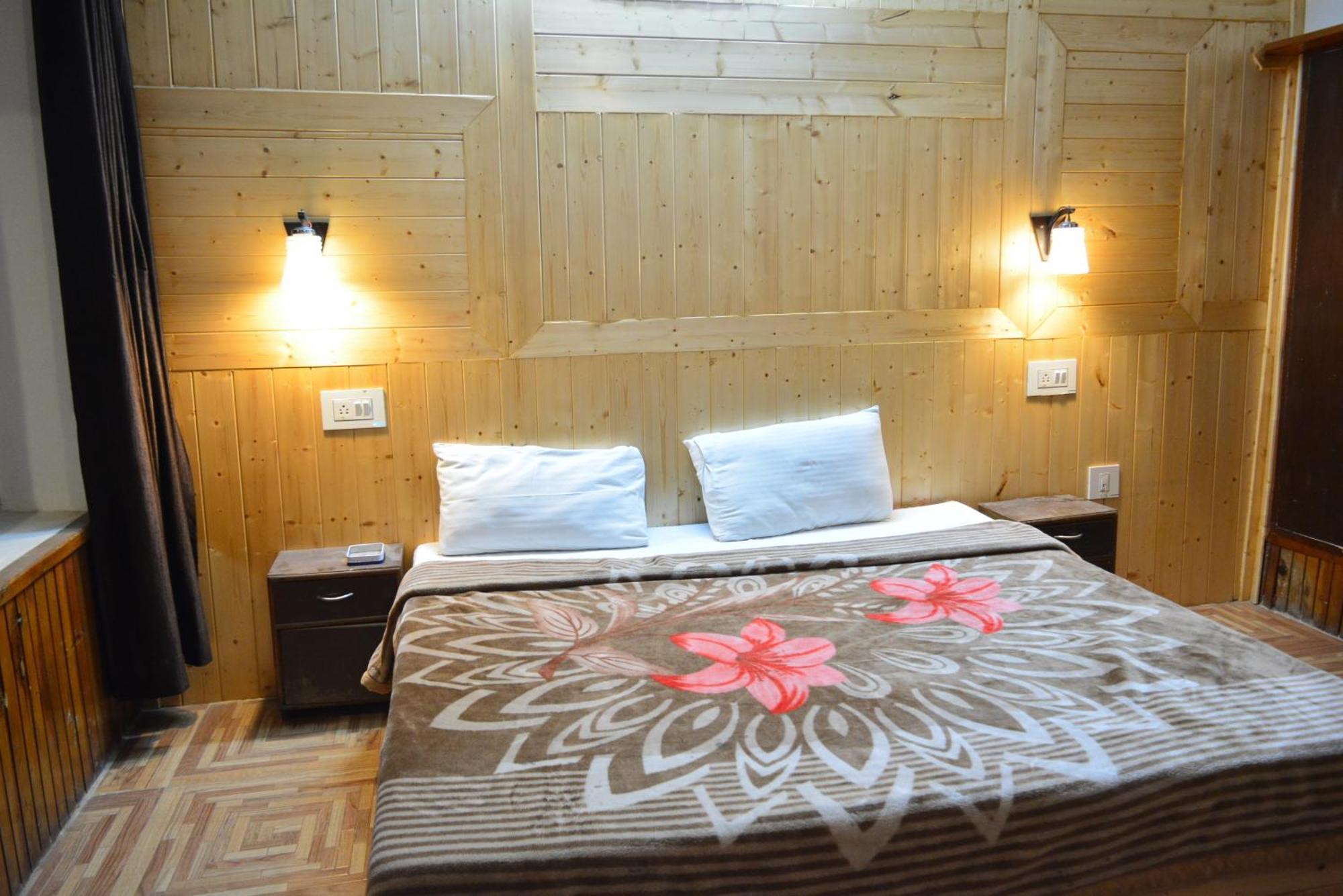 The Neelgiris Hotel Manāli Eksteriør billede