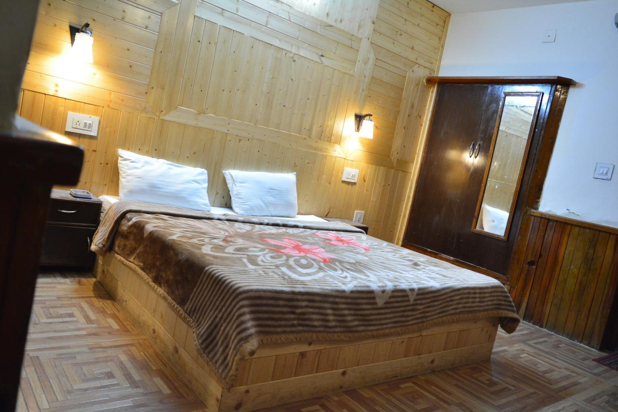 The Neelgiris Hotel Manāli Eksteriør billede