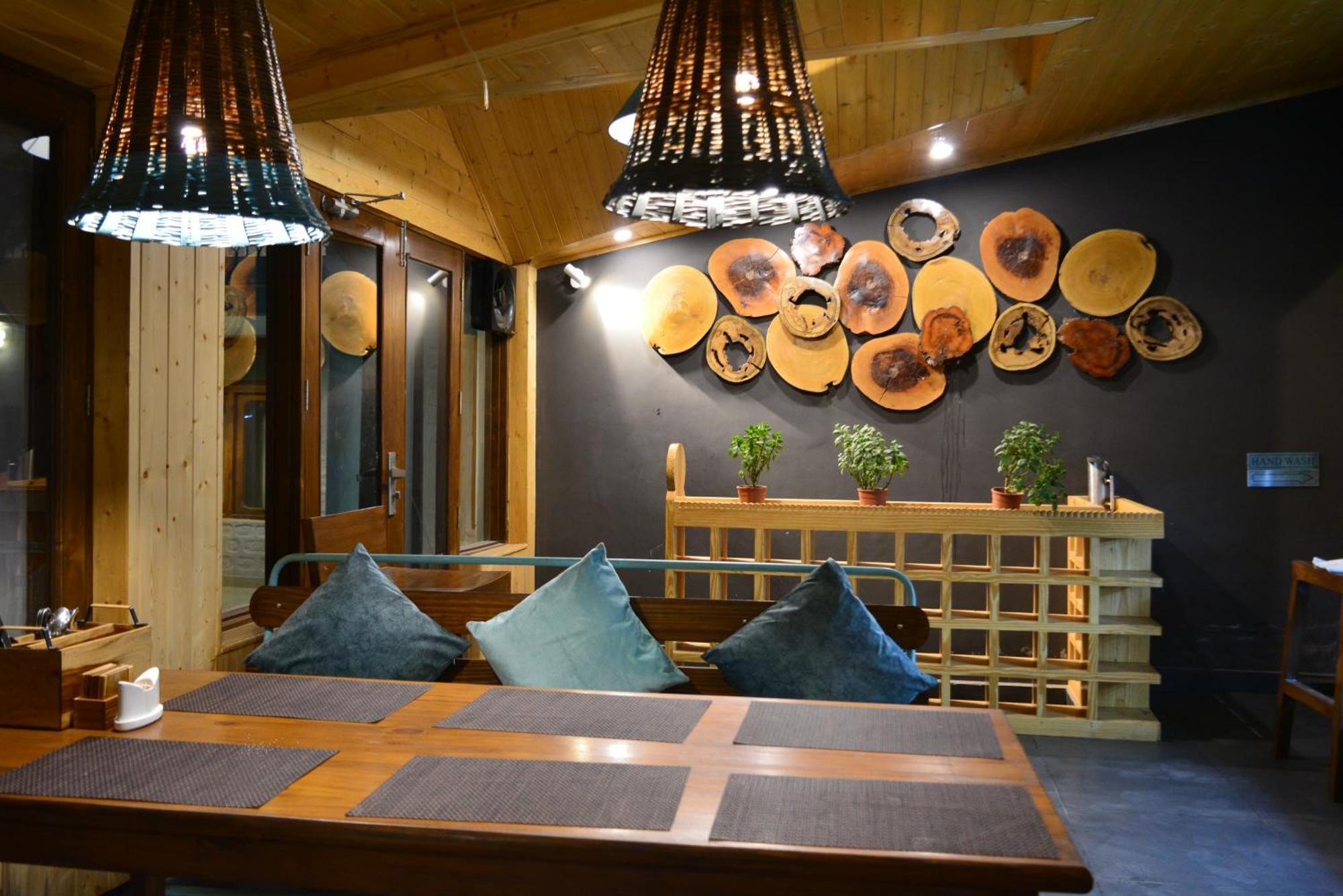 The Neelgiris Hotel Manāli Eksteriør billede